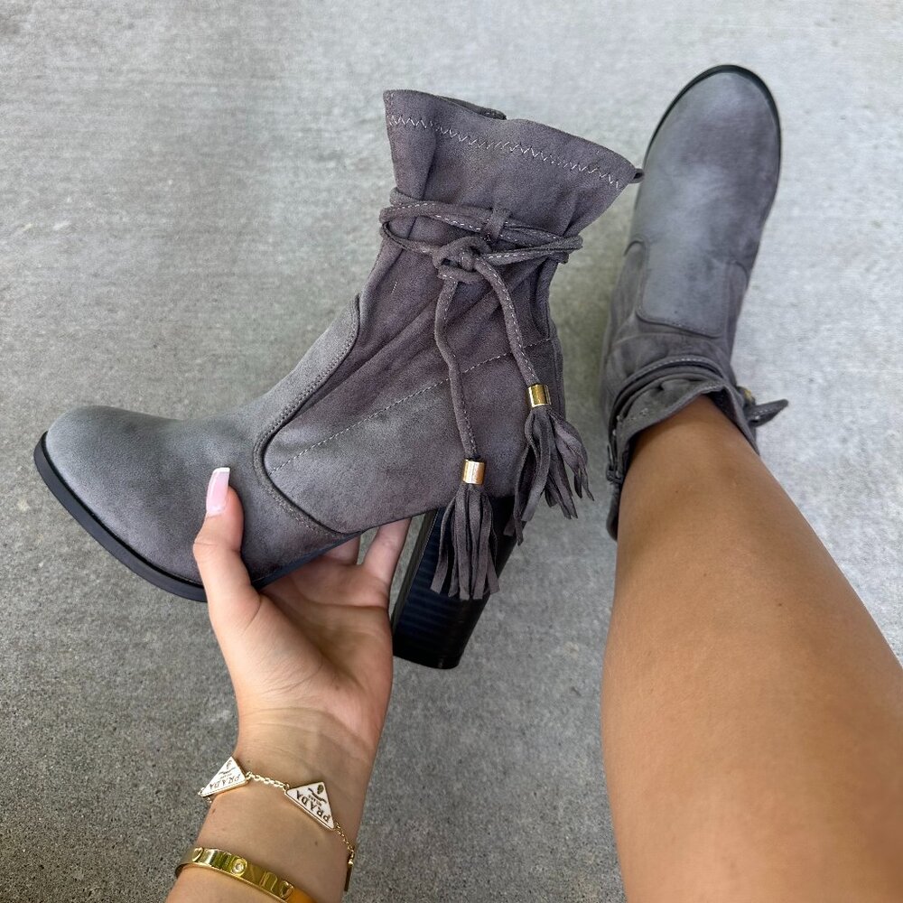 NEW JESSIE HEART BOOTIES heels